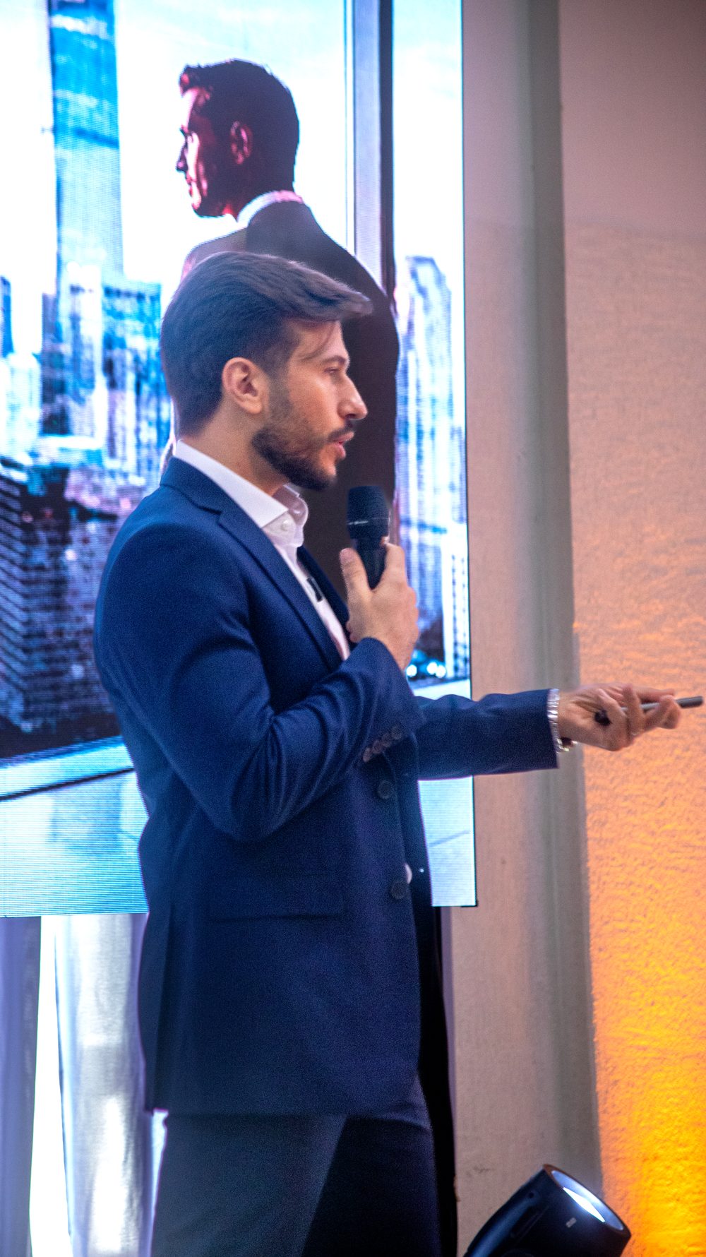 Diego Annes em apresentação de método